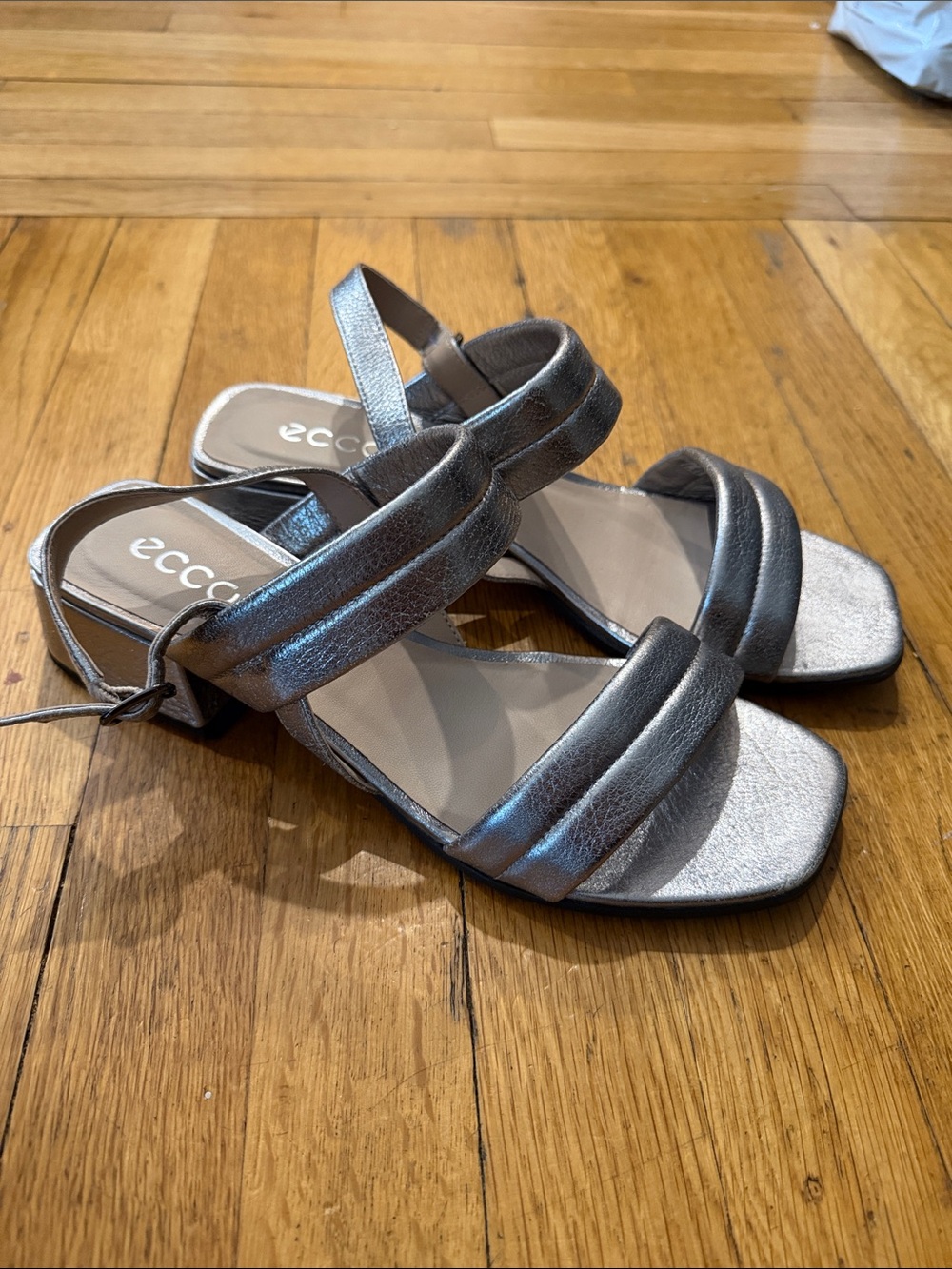 Ecco Elevate Metallic Silver Cross-Strap Low Block Heel Sandals Size 40